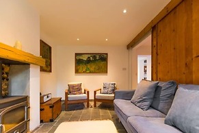 Host Stay Marlpit Cottage