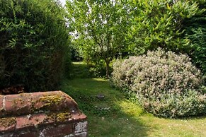 Host Stay Marlpit Cottage