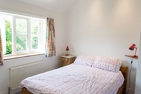 Host Stay Marlpit Cottage