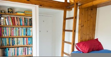 Host Stay Marlpit Cottage