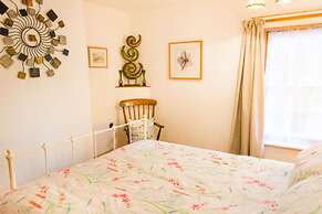 Host Stay Shoemakers Cottage