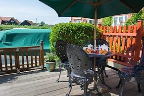 Host Stay Quayside Cottage