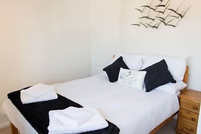 Host Stay Quayside Cottage