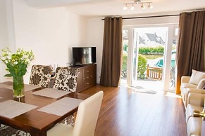 Host Stay Quayside Cottage