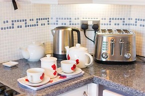 Host Stay Quayside Cottage