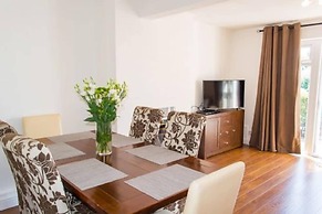 Host Stay Quayside Cottage