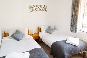 Host Stay Quayside Cottage