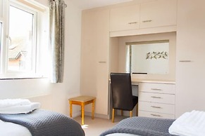 Host Stay Quayside Cottage