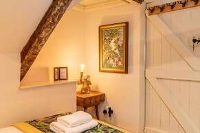 Host Stay The Old Paul Pry