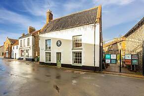 Host Stay The Old Paul Pry