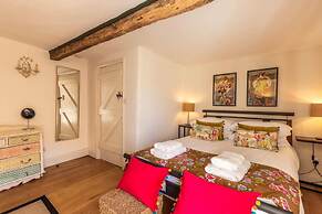 Host Stay The Old Paul Pry