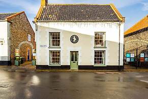 Host Stay The Old Paul Pry