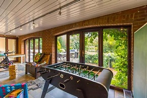 Host Stay Four Seasons