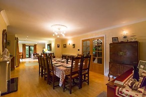 Host Stay Four Seasons