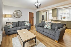 Host Stay Cedar Cottage