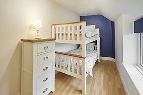 Host Stay Cedar Cottage