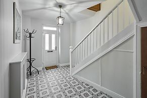 Host Stay Cedar Cottage