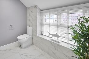 Host Stay Cedar Cottage