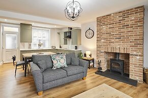 Host Stay Cedar Cottage