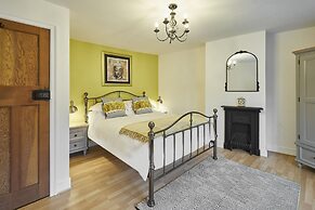 Host Stay Cedar Cottage