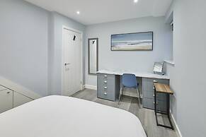 Host Stay Harrow Bothy