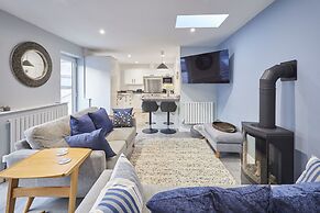 Host Stay Harrow Bothy