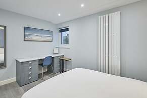 Host Stay Harrow Bothy