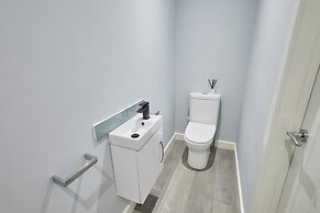 Host Stay Harrow Bothy