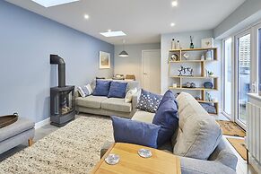 Host Stay Harrow Bothy