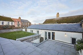 Host Stay Harrow Bothy