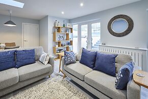 Host Stay Harrow Bothy