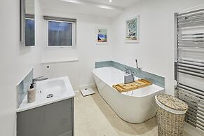 Host Stay Harrow Bothy