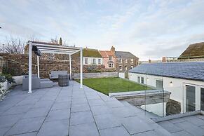 Host Stay Harrow Bothy