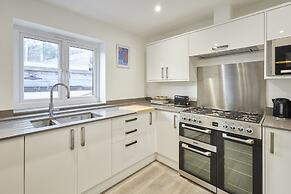 Host Stay Harrow Bothy