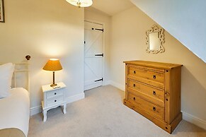 Host Stay Ailsa Cottage