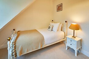 Host Stay Ailsa Cottage