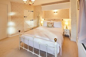 Host Stay Ailsa Cottage