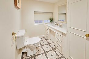 Host Stay Ailsa Cottage