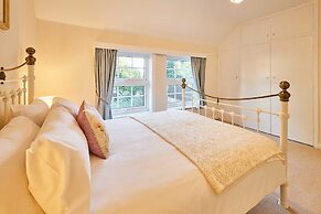 Host Stay Ailsa Cottage