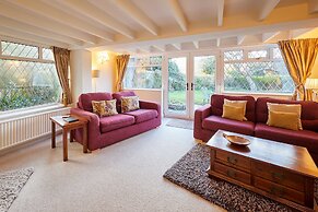 Host Stay Ailsa Cottage