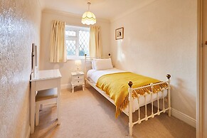 Host Stay Ailsa Cottage