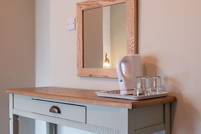 Host Stay Woodroffe Arms Hope Twin Room 2