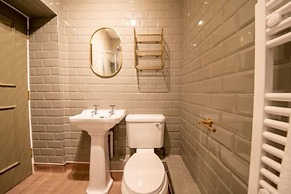 Host Stay Woodroffe Arms Hope Twin Room 2