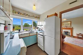 Host Stay Avoca Cottage