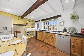 Host Stay Westbury Cottage