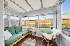 Host Stay Westbury Cottage