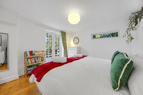 Host Stay Westbury Cottage