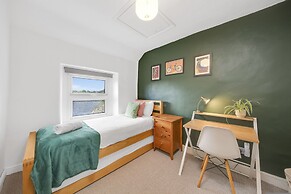 Host Stay Westbury Cottage