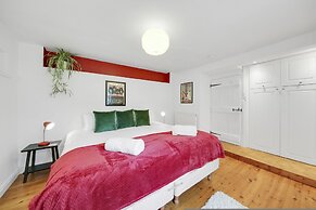 Host Stay Westbury Cottage