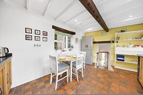 Host Stay Westbury Cottage